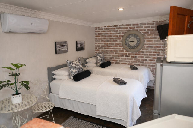 Klipspruit Accommodation Dior Room